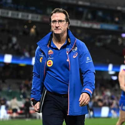 Dogs coach Beveridge addresses breaking hand at SCG