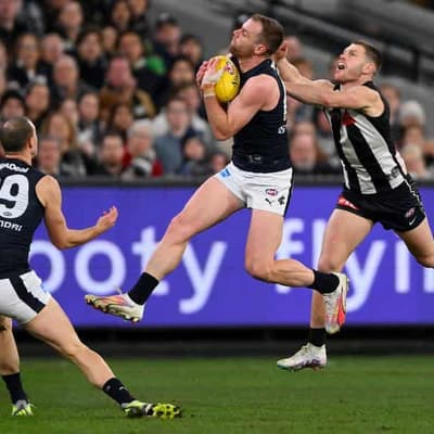 Blues extend AFL winning streak with huge Pies upset