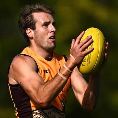 Hawthorn ruck Lynch retires due to concussion issues
