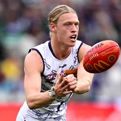 Young switch fails to overshadow western derby 'curse'