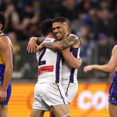 Dockers boot 17 consecutive goals to crush Eagles
