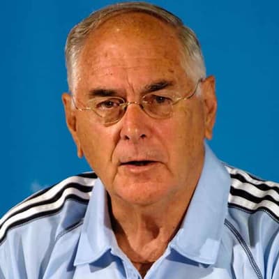 Former Olympic swimming champion Devitt dies