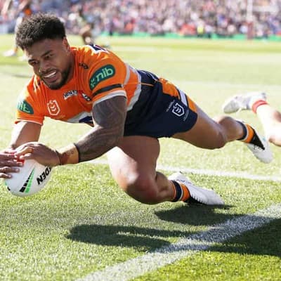 Knights beat Souths, strike huge blow in top-eight race