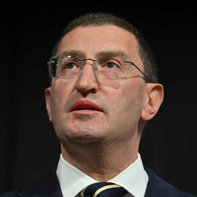 Moderate MP pleas for Liberals to reclaim 'vast middle'