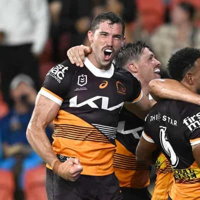 Future uncertain as Oates plays 200th game for Broncos