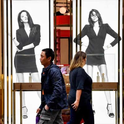 Confidence edges higher but consumers remain wary