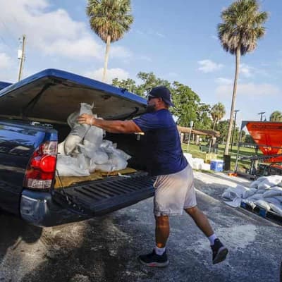 Idalia strengthens to a hurricane, Florida in emergency