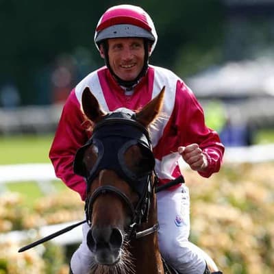Three-time Melbourne Cup winner Damien Oliver to retire