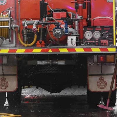 Volunteer firefighter charged with lighting bushfires