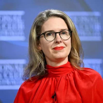 Late switch leads to new top economic adviser