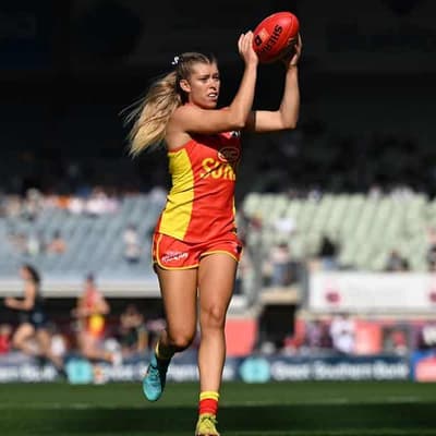 Suns forward Kalinda Howarth suffers ACL tear