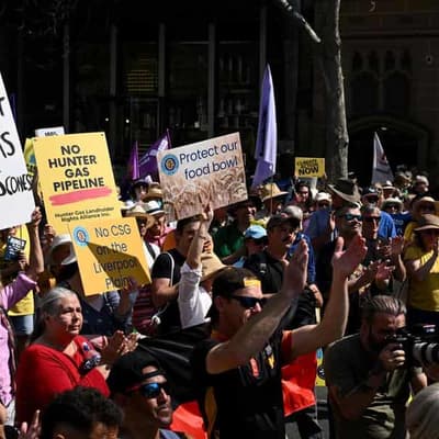 Hundreds rally against Santos coal seam gas plan