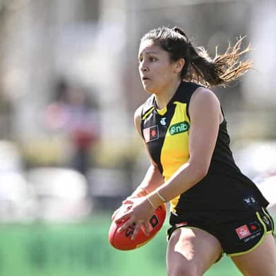 AFLW's Tigers defy Giants and snake in scorching heat