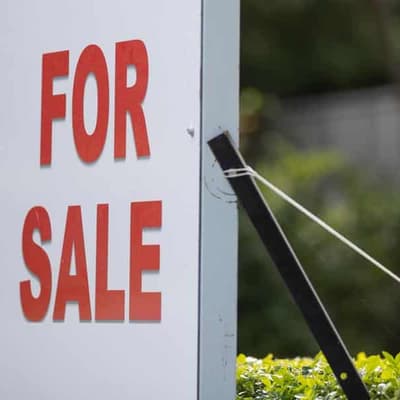 More house flippers take hit, owners staying put longer