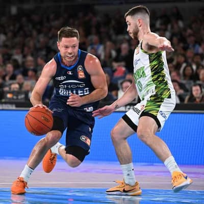 Dellavedova fires United to derby win in NBL opener