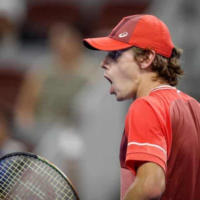 De Minaur downs Murray, Medvedev up next in China