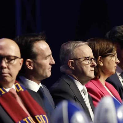 Ron Barassi lauded as political leaders line up jibes