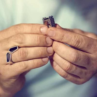 Tassie jeweller blends molten mess with tech precision