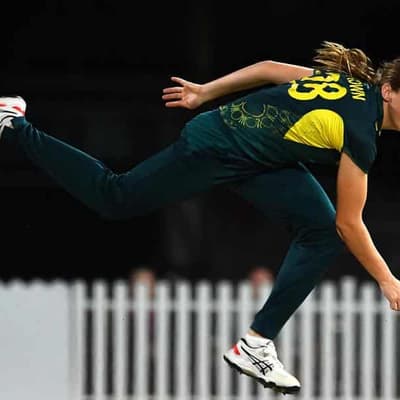 Ellyse Perry holds off from bowling, Darcie Brown hurt