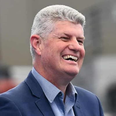 Tourism minister calls time to focus on family