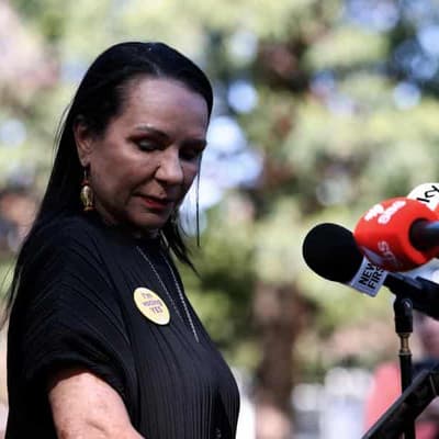 Defiant minister pledges better future after 'no' vote