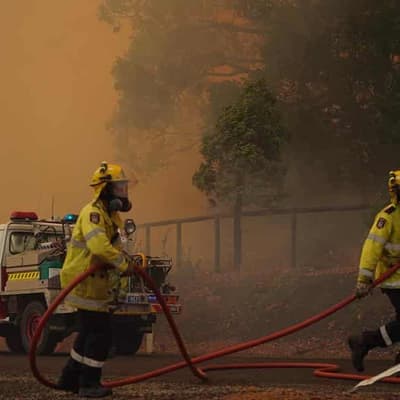 Bushfire threat to homes in Perth's west downgraded