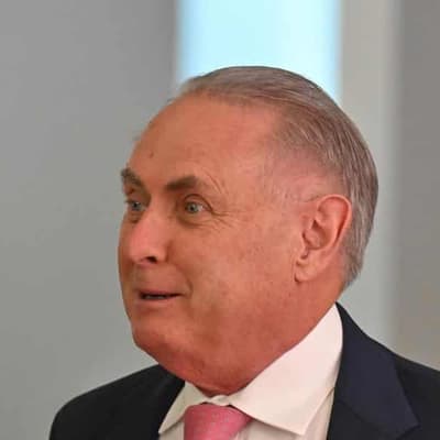 Government defends misinformation laws exemption