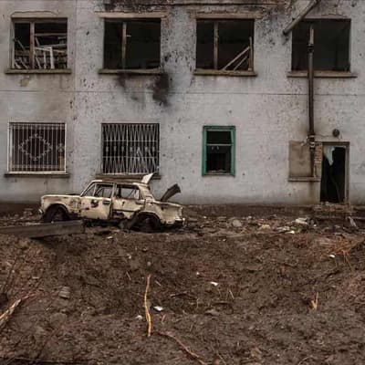 One killed, 16 hurt in bomb, drone attacks in Ukraine