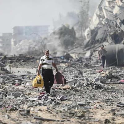 Israel bombs Gaza, Putin warns conflict could spread