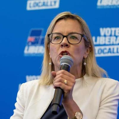 Nationals MP defection to Libs sparks leadership talks