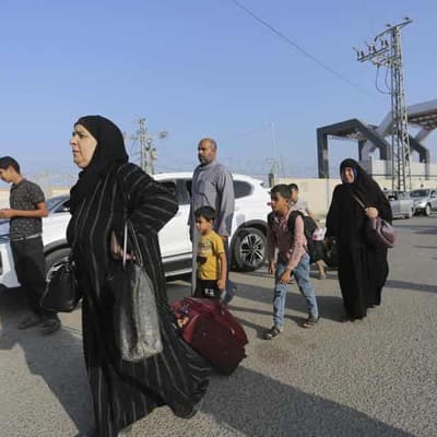 First evacuees leave Gaza from Rafah crossing
