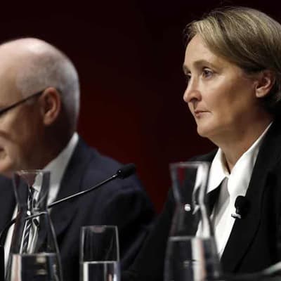 Besieged Qantas board cops brunt of shareholder anger