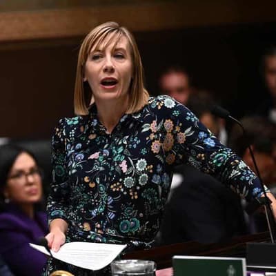 Boss resigns after public servant's political work
