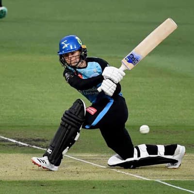 Strikers crush Sixers, Devine inspires Scorchers