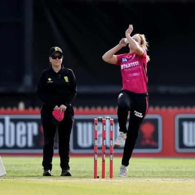 Ellyse Perry snares 5-22 as WBBL Sixers crush Renegades
