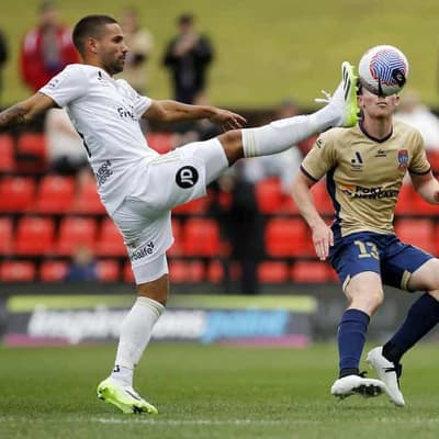 Pitch, errors frustrate Rudan as WSW draw 2-2 with Jets