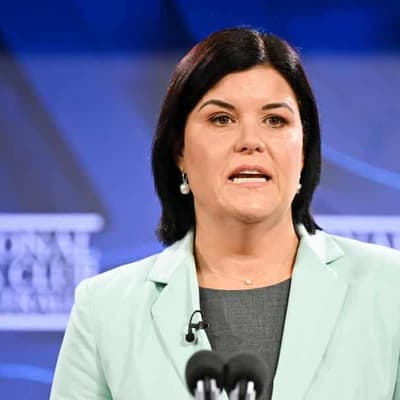 NT chief minister ditches controversial Woodside shares