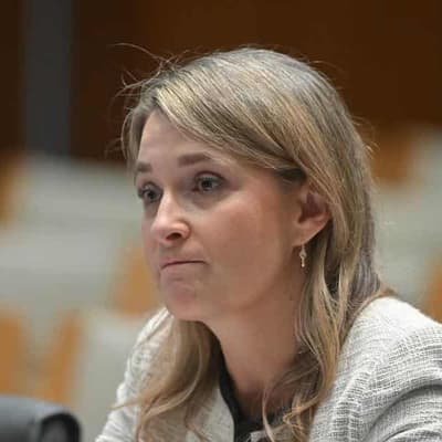 Hundreds of emergency calls failed during Optus outage