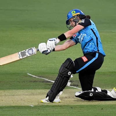 Five penalty runs help Sixers pip Heat in WBBL drama