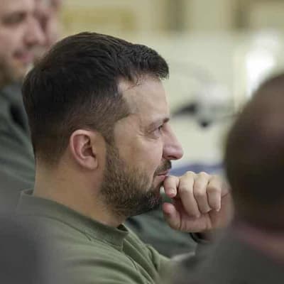 Zelenskiy warns army leadership on political ambitions