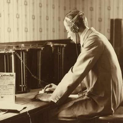 Winding back the dial on 100 years of Australian radio
