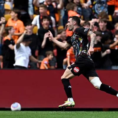 Suncorp pitch savaged as Roar beat Glory 2-1 in ALM