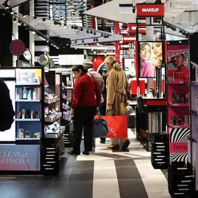 Retail sales dip as shoppers hold off for Black Friday