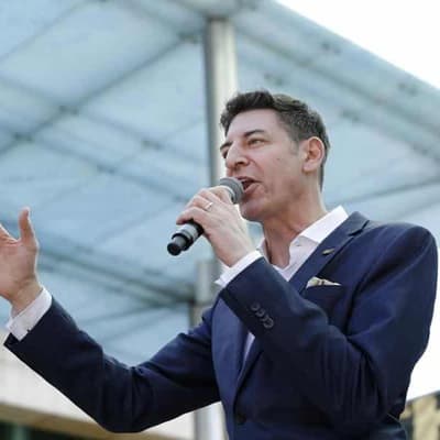 WA premier lashes Perth mayor as women's shelter closes