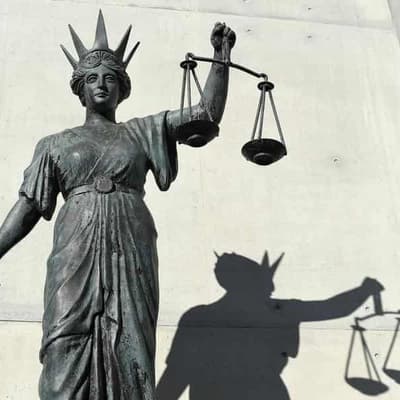 Fake psychologist fined after treating patients