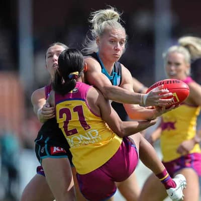 AFLW pioneers continue to kick goals as sport surges