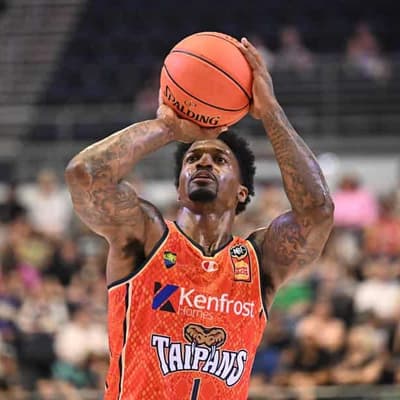 Taipans find offence to shock United on the road